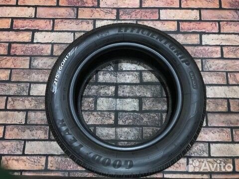 Goodyear EfficientGrip SUV 4x4 215/60 R17 96H