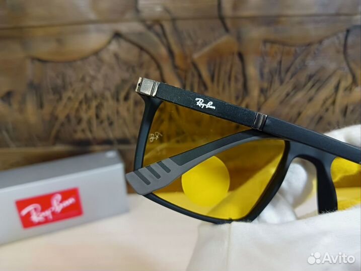 Солнцезащитные очки Ray-Ban