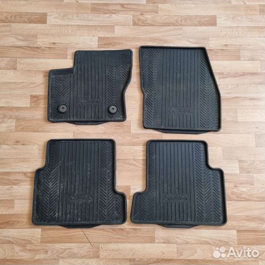 Комплект резиновых и ворсовых ковров для Ford Kuga