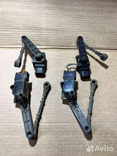 Датчик положения кузова на Land Rover Discovery 3