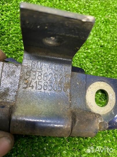 Петля крышки багажника Opel Astra J универсал