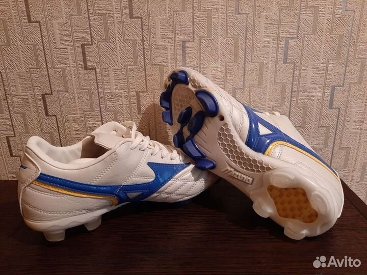 Футбольные бутсы Mizuno