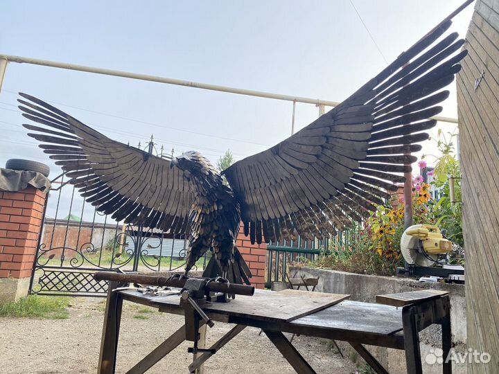 Птица из металла