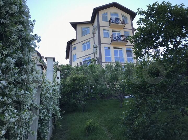 Дом 400 м² на участке 10 сот.