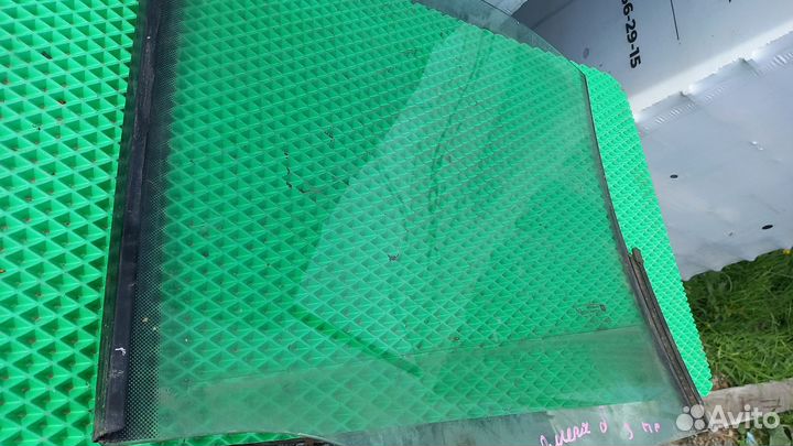 Стекло заднее правое Opel Omega B