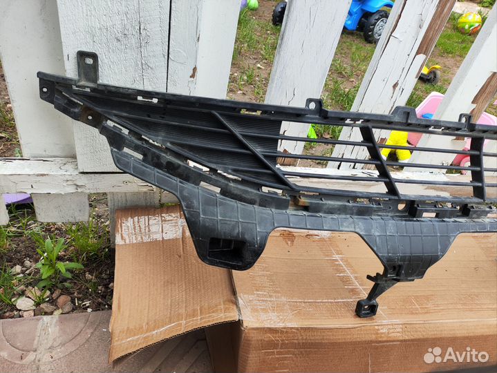 Решетка переднего бампера Hyundai Tucson 4 (NX4) 2