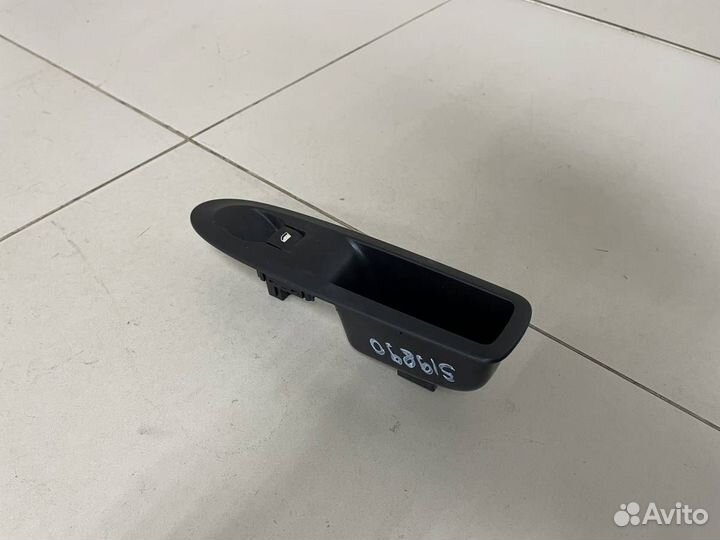 Кнопка стеклоподъемника Citroen C4 2011