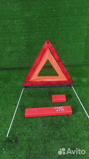 Знак аварийной остановки Volkswagen Passat B7 cczb