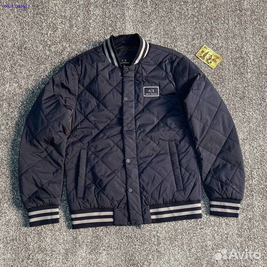 Эстетичный бомбер от Armani Exchange