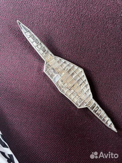 Suzuki boulevard m109r правый шильдик на бак