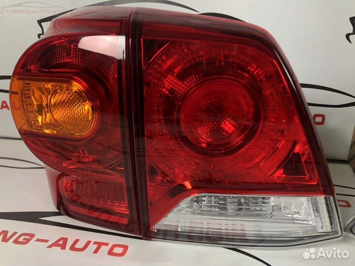 Стоп сигналы Toyota Land cruiser 200 B6511