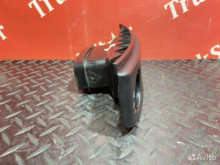 Дефлектор воздушный левый