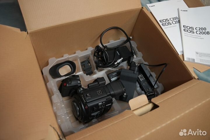 Кинокамера Canon c200 плюс допы