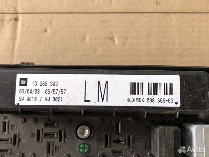 Блок предохранителей моторный Opel Astra H