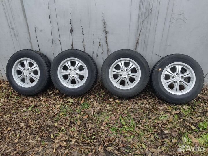 Bridgestone Ice Cruiser 5000 215/70 R16 100T