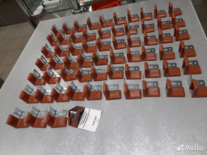 Уголок металл с коричневой крышкой