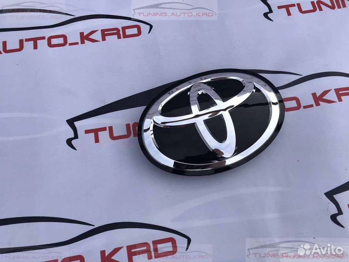 Эмблема Toyota Land Cruiser 200 Y8274