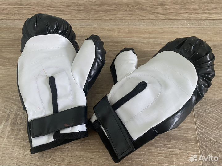 Боксерские перчатки лет на 8-10