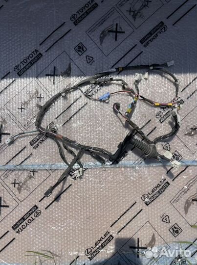 Проводка задней правой двери Land Cruiser 200