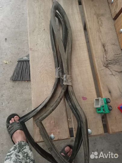 Уплотнитель треугольного стекла газель