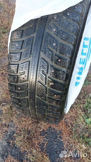Kumho I'Zen Stud Snow KW11 215/60 R17