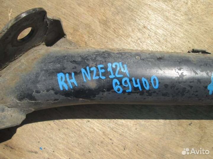 Рычаг задний правый Toyota Corolla Fielder NZE124