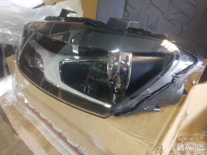 Фара левая Volkswagen Polo 3 10-14