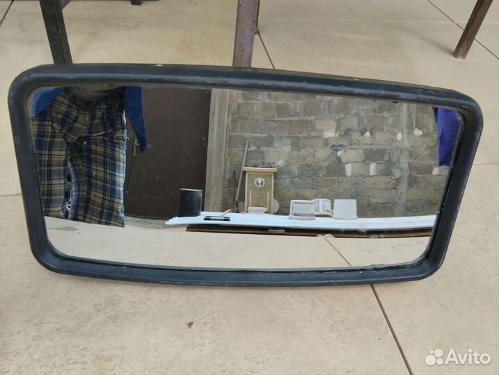 Зеркало на авто
