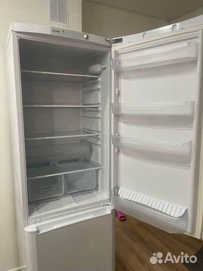 Холодильник indesit