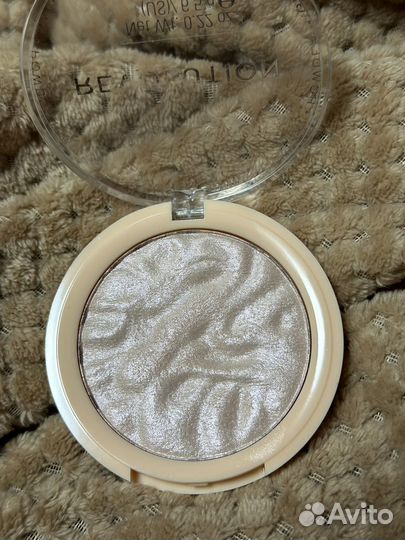 Хайлайтер Revolution Peach Lights