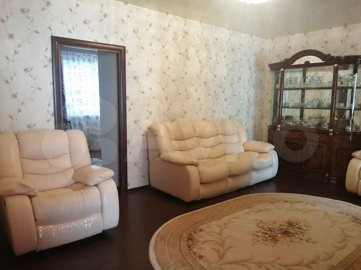 4-к. квартира, 76 м², 1/3 эт.