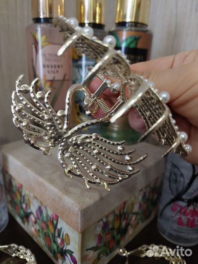 Заколка-Крабик лебеди