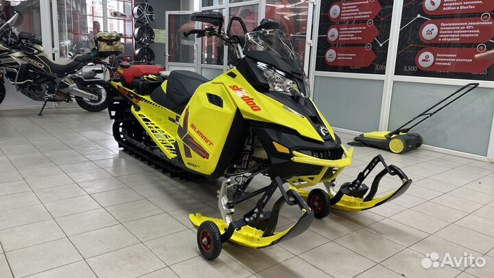 SKI-DOO sammit X 163 800 R E-TEC