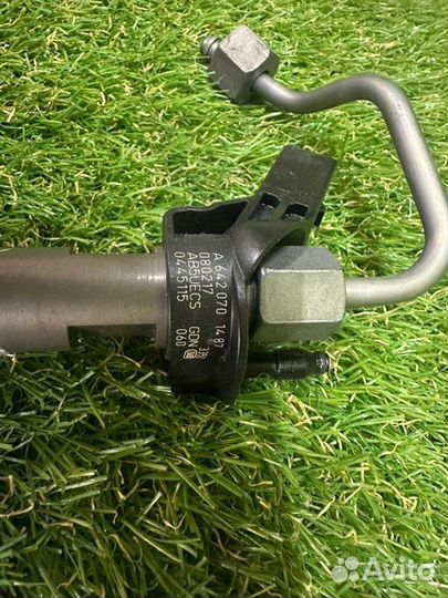 Форсунка топливная Mercedes E W211 ом642.920 2008