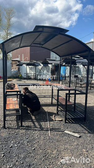 Мангал с крышей