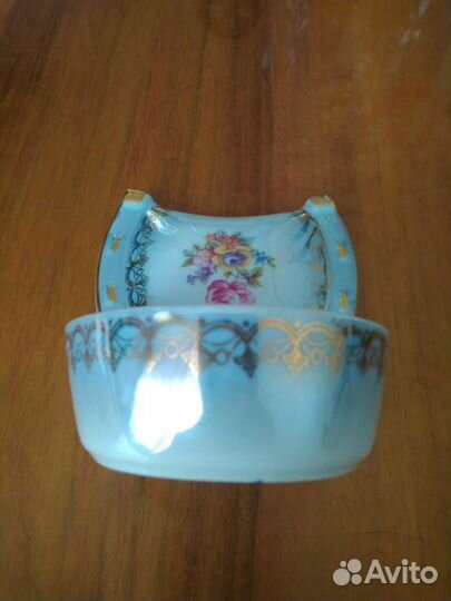 Фарфоровая шкатулка 