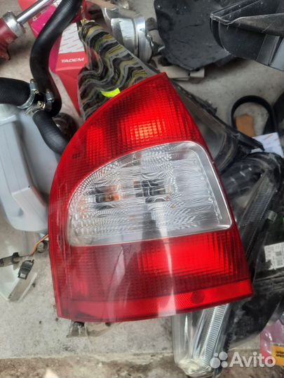 Задний правый фонарь калина универсал
