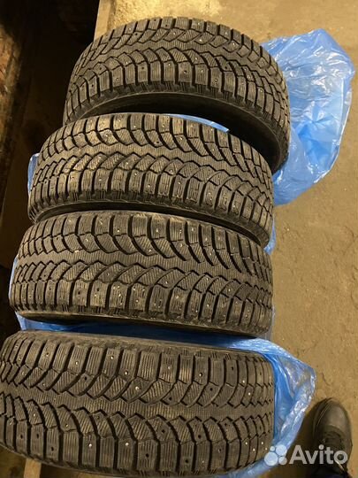 Bridgestone Blizzak Spike-01 205/60 R16 92T