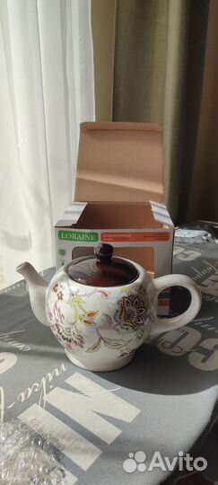 Заварочный чайник и масленка