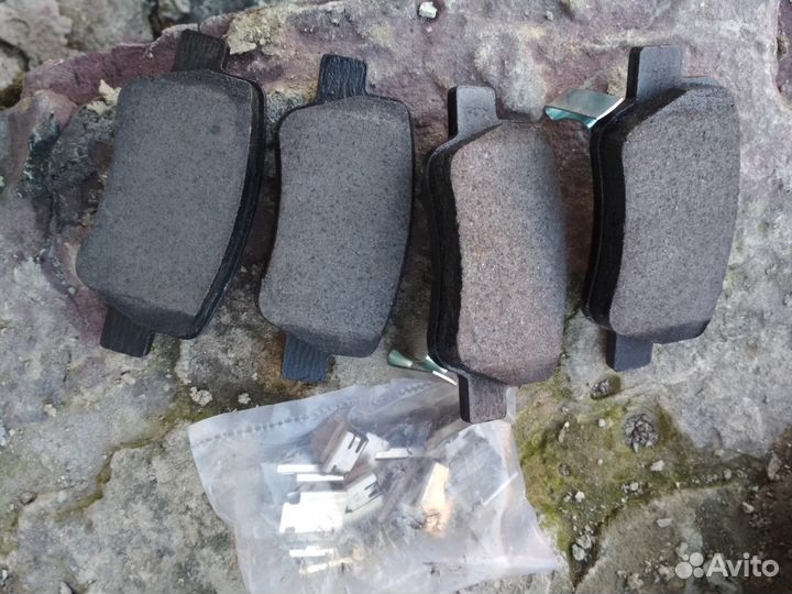 Тормозные колодки Toyota Avensis