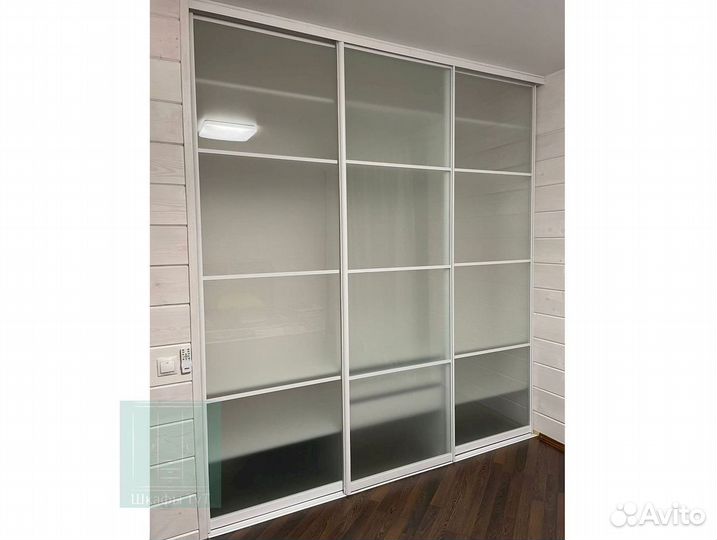 Шкаф с зеркалом