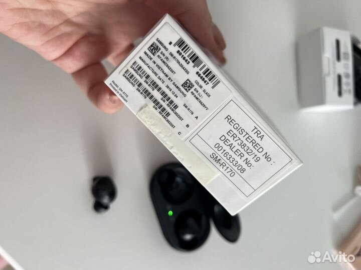 Беспроводные наушники samsung buds