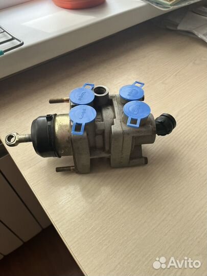 Пневматический ножной тормозной клапан