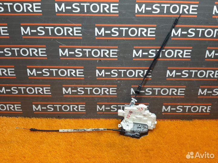 Замок двери передний левый Volkswagen Passat B7