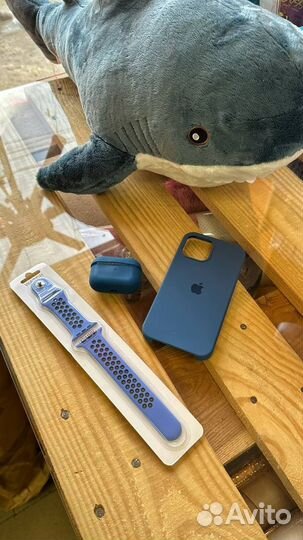 Набор чехлы на iPhone, AirPods,ремешки Apple Watch