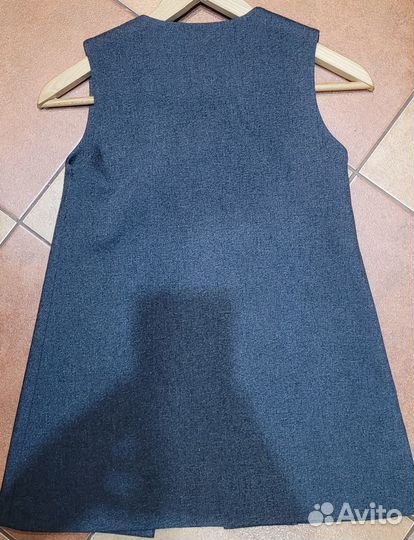 Школьный серый удлиненный жилет для девочки