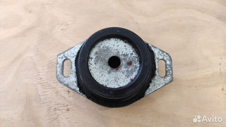 Опора двигателя Swag 64130006