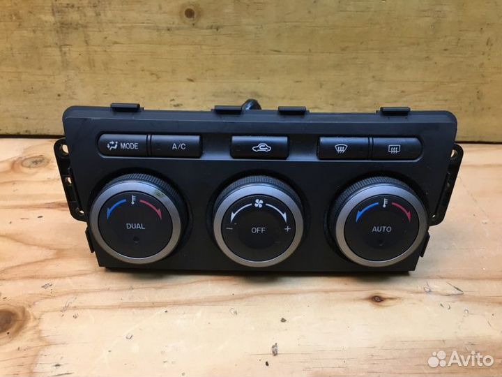 Блок управления климат контролем Mazda Atenza