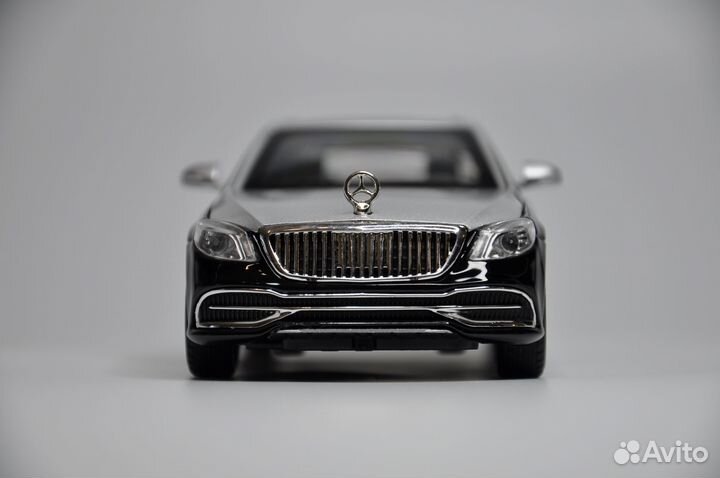 Модель автомобиля Mercedes-Maybach S 650 металл