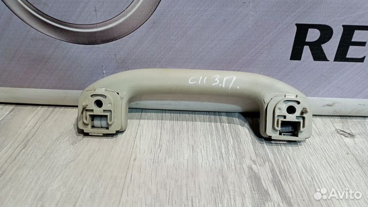 Ручка потолка Потолочная Nissan tiida Прав
